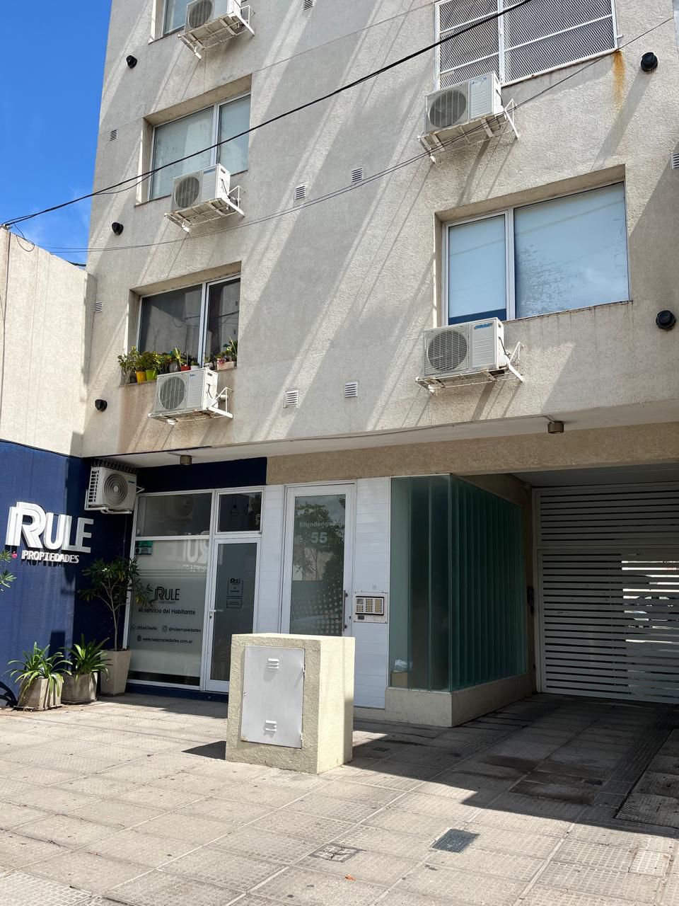 Frente del edificio sobre Blandengues 55